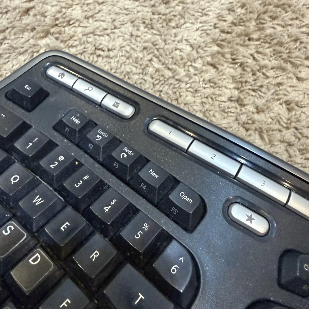 Microsoft Natural Ergonomic Keyboard 4000 v1.0 Wired USB KU-0462 w/ Wrist Rest